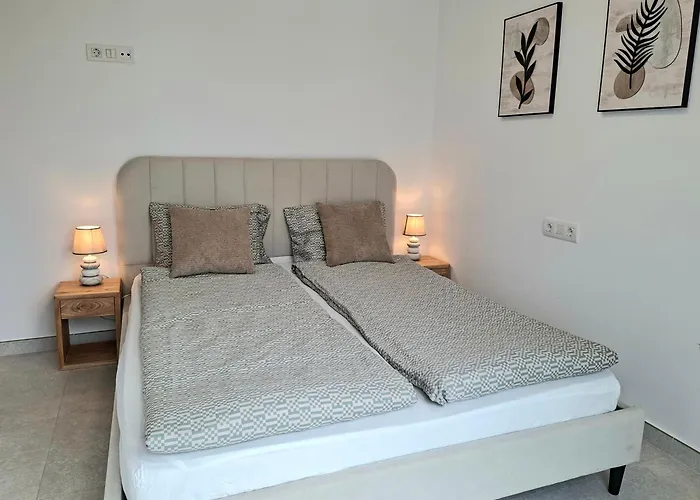 Seaview-pool-luxury-la Mata-pmt29